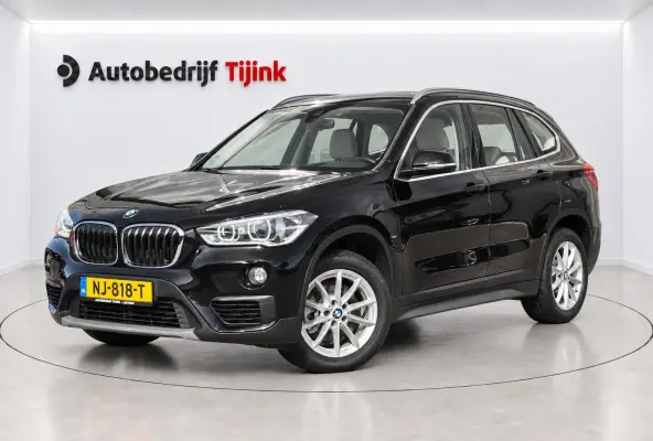 sDrive20i Centennial High Executive | Automaat | Trekhaak | Navi | Stoelverwarming | HUD | Parkeersensoren | Leder |