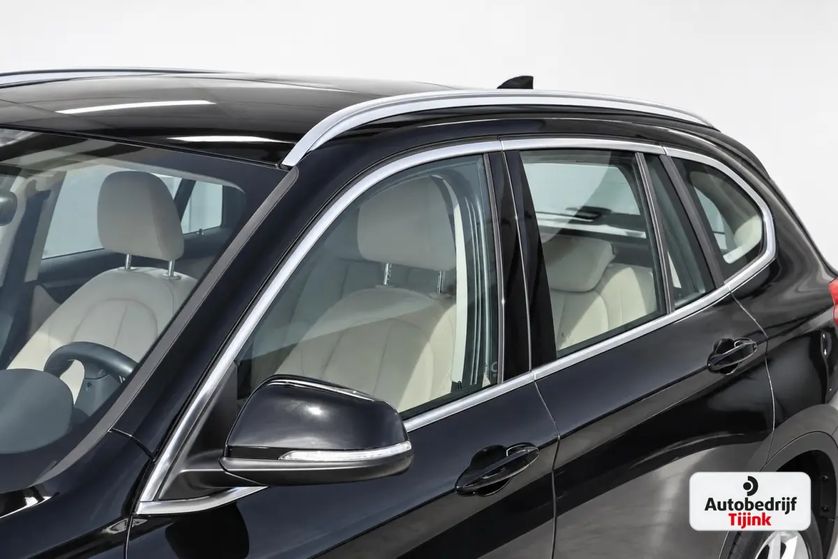 sDrive20i Centennial High Executive | Automaat | Trekhaak | Navi | Stoelverwarming | HUD | Parkeersensoren | Leder |