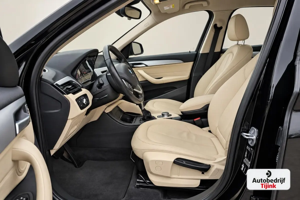 sDrive20i Centennial High Executive | Automaat | Trekhaak | Navi | Stoelverwarming | HUD | Parkeersensoren | Leder |