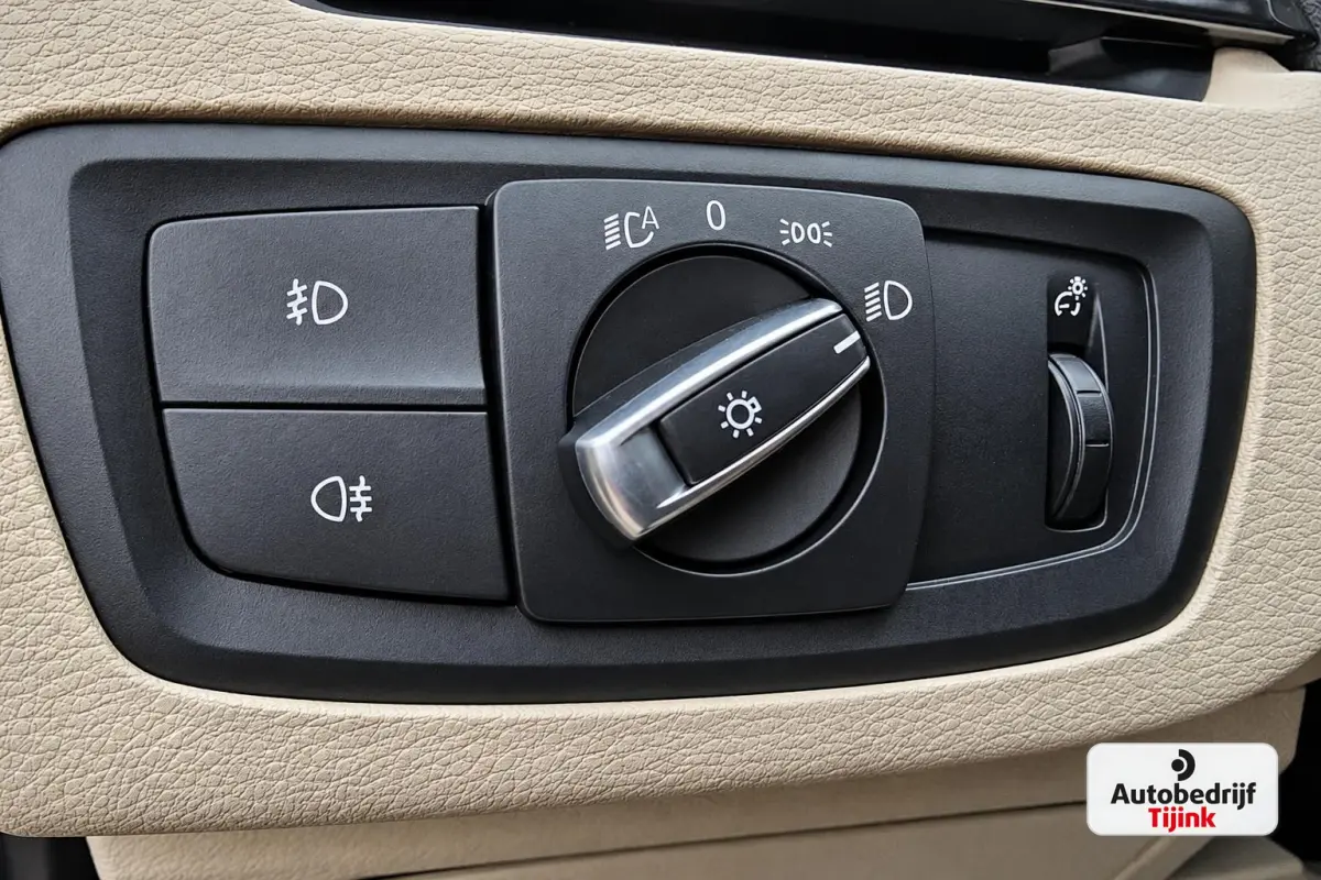 sDrive20i Centennial High Executive | Automaat | Trekhaak | Navi | Stoelverwarming | HUD | Parkeersensoren | Leder |