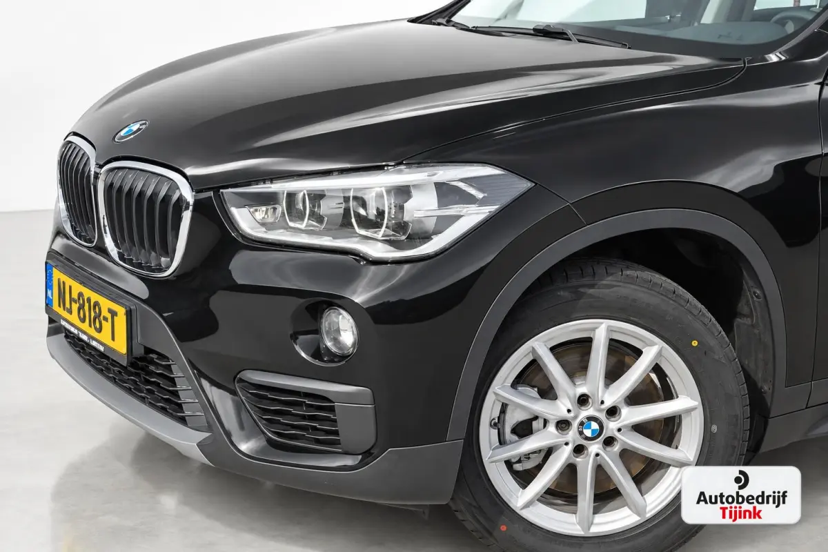 sDrive20i Centennial High Executive | Automaat | Trekhaak | Navi | Stoelverwarming | HUD | Parkeersensoren | Leder |