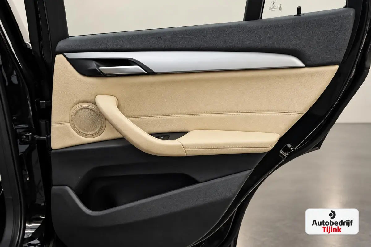 sDrive20i Centennial High Executive | Automaat | Trekhaak | Navi | Stoelverwarming | HUD | Parkeersensoren | Leder |