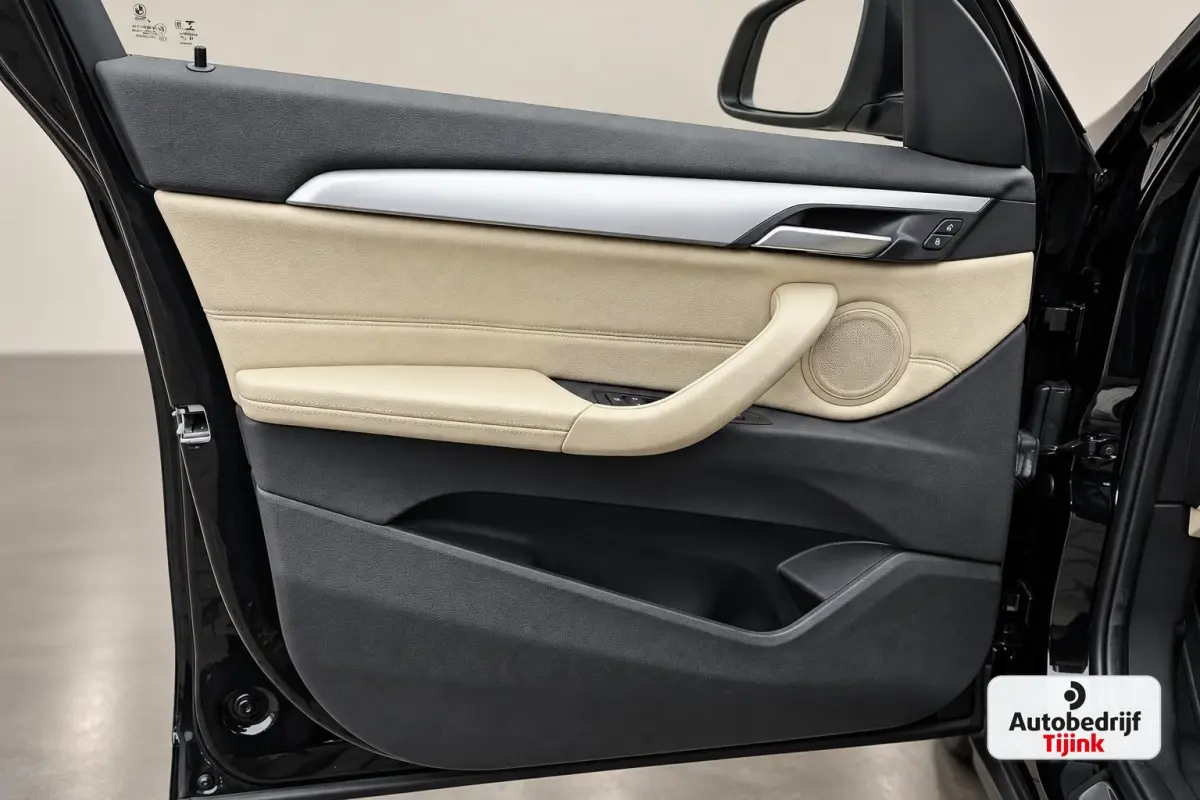 sDrive20i Centennial High Executive | Automaat | Trekhaak | Navi | Stoelverwarming | HUD | Parkeersensoren | Leder |