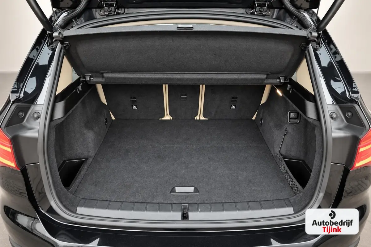 sDrive20i Centennial High Executive | Automaat | Trekhaak | Navi | Stoelverwarming | HUD | Parkeersensoren | Leder |