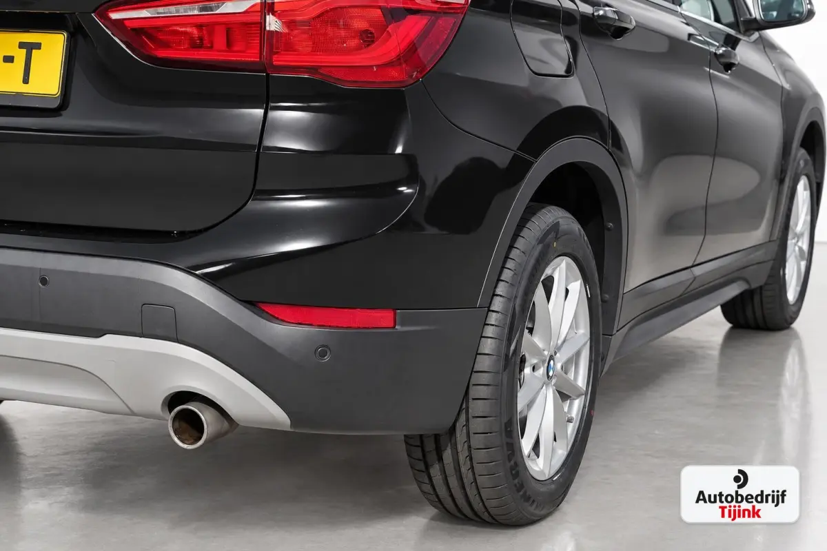 sDrive20i Centennial High Executive | Automaat | Trekhaak | Navi | Stoelverwarming | HUD | Parkeersensoren | Leder |