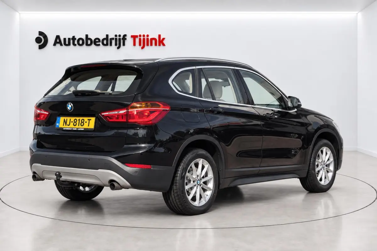 sDrive20i Centennial High Executive | Automaat | Trekhaak | Navi | Stoelverwarming | HUD | Parkeersensoren | Leder |