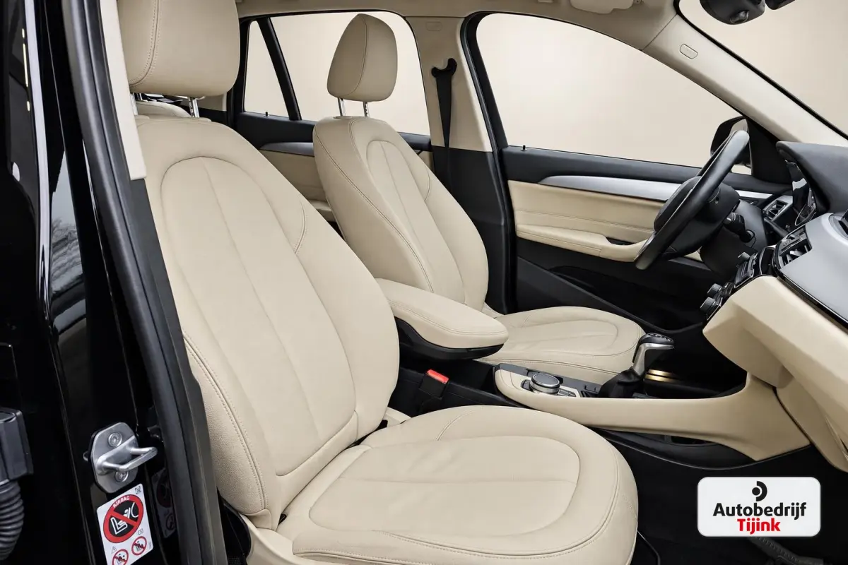 sDrive20i Centennial High Executive | Automaat | Trekhaak | Navi | Stoelverwarming | HUD | Parkeersensoren | Leder |