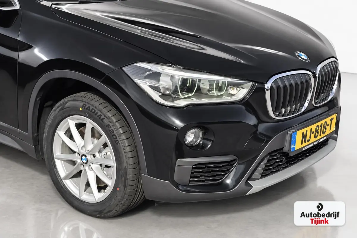 sDrive20i Centennial High Executive | Automaat | Trekhaak | Navi | Stoelverwarming | HUD | Parkeersensoren | Leder |