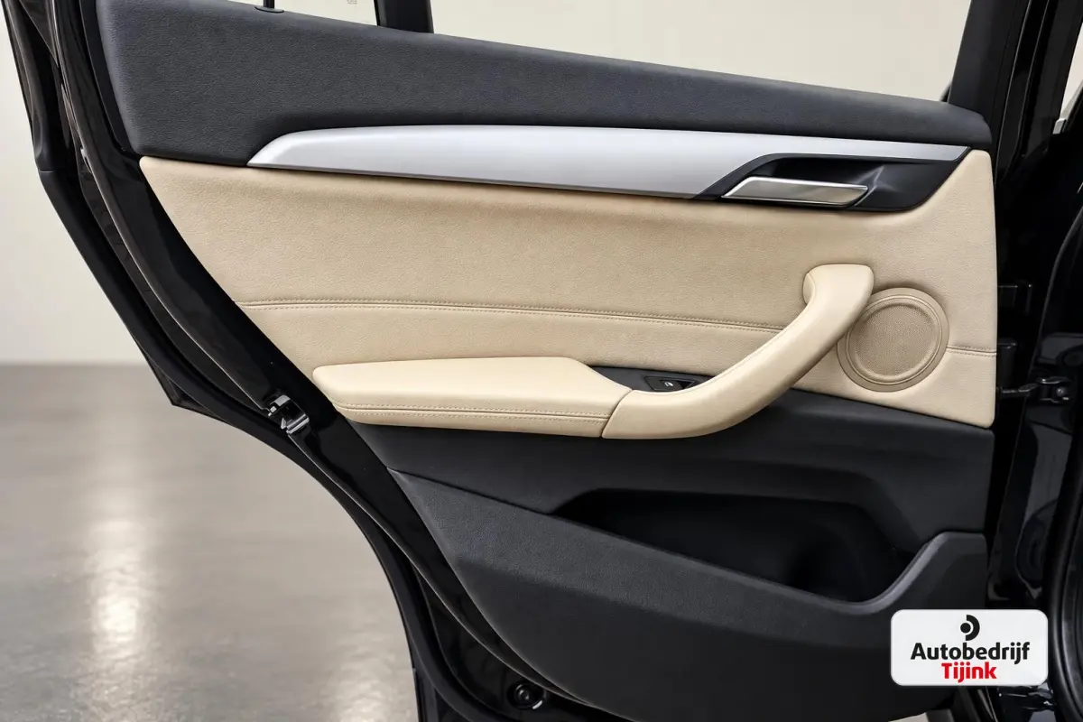 sDrive20i Centennial High Executive | Automaat | Trekhaak | Navi | Stoelverwarming | HUD | Parkeersensoren | Leder |