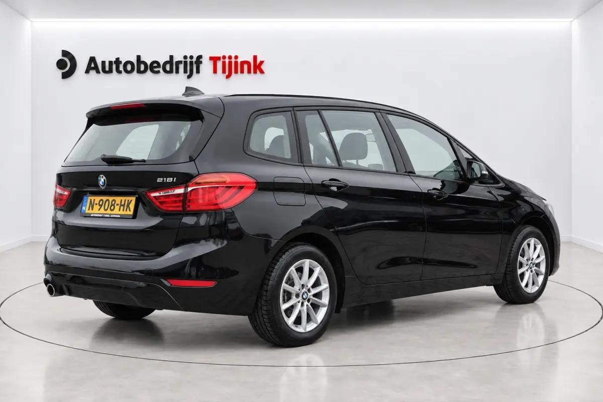 218i Business Edition | Automaat | LED | Trekhaak | Stoelverwarming | PDC | Elek. achterklep | HUD | Navi |