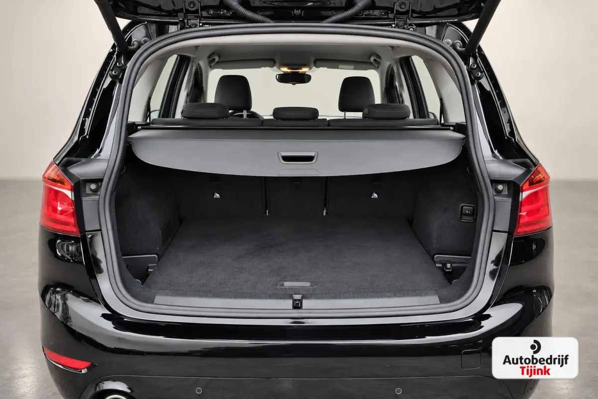218i Business Edition | Automaat | LED | Trekhaak | Stoelverwarming | PDC | Elek. achterklep | HUD | Navi |