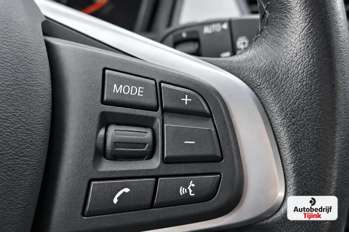 218i Business Edition | Automaat | LED | Trekhaak | Stoelverwarming | PDC | Elek. achterklep | HUD | Navi |