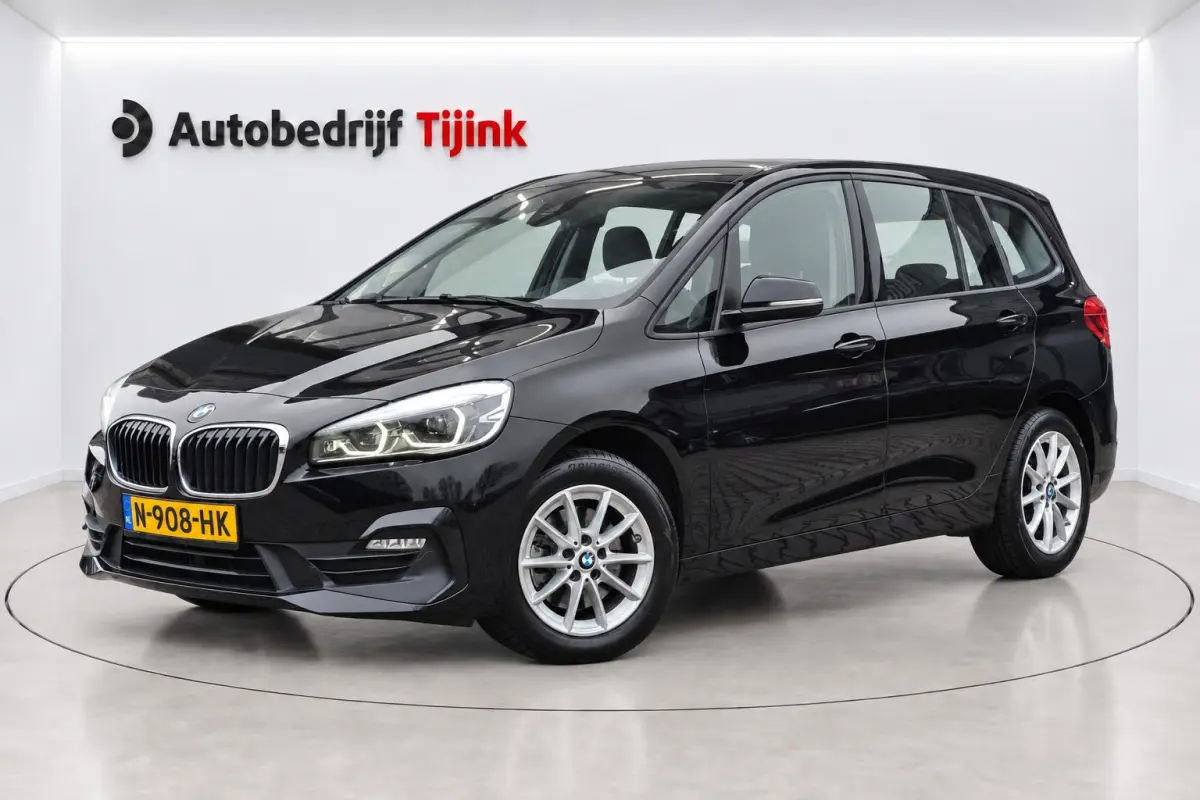 218i Business Edition | Automaat | LED | Trekhaak | Stoelverwarming | PDC | Elek. achterklep | HUD | Navi |