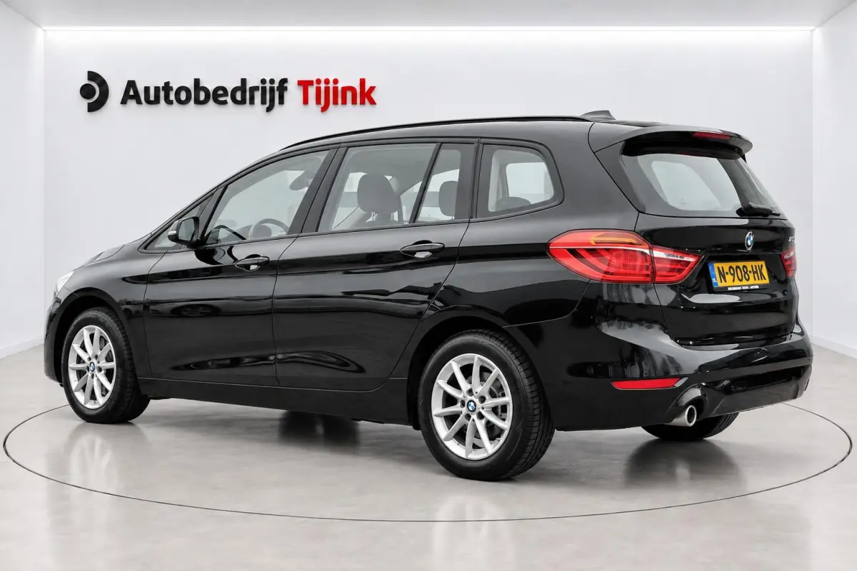 218i Business Edition | Automaat | LED | Trekhaak | Stoelverwarming | PDC | Elek. achterklep | HUD | Navi |