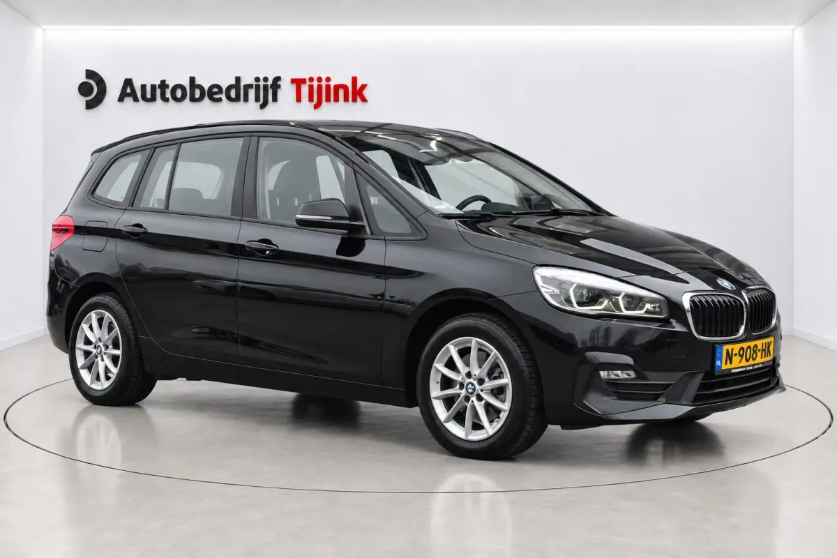 218i Business Edition | Automaat | LED | Trekhaak | Stoelverwarming | PDC | Elek. achterklep | HUD | Navi |