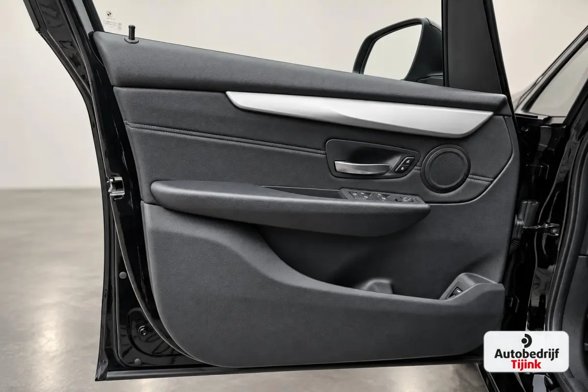218i Business Edition | Automaat | LED | Trekhaak | Stoelverwarming | PDC | Elek. achterklep | HUD | Navi |
