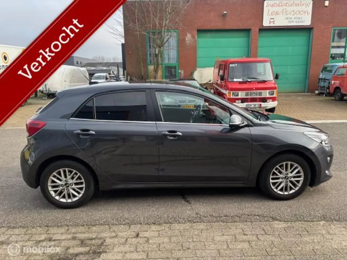 1.4 DynamicLine Automaat Navigatie & Camera achter , Parkeerhulp achter , Electr. ramen & deur vergrendeling met afstand