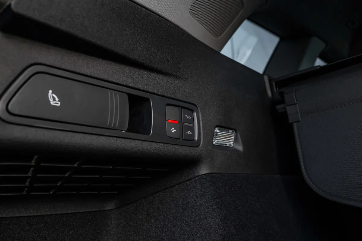 Advanced edition | Adaptive air suspension | Adaptive cruise control | Audi sound system