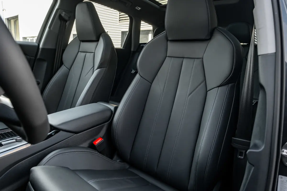 Advanced edition | Adaptive air suspension | Adaptive cruise control | Audi sound system
