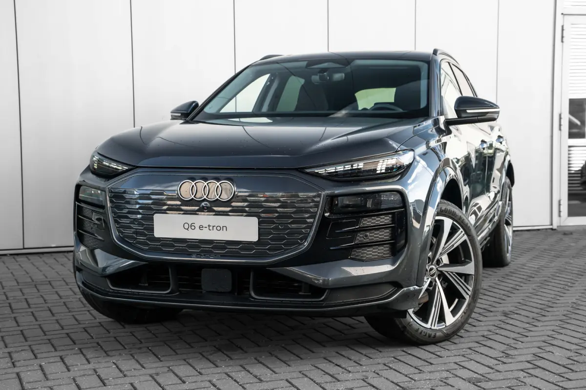 Advanced edition | Adaptive air suspension | Adaptive cruise control | Audi sound system