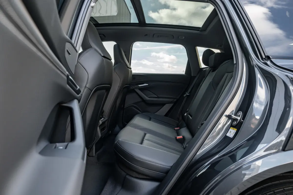 Advanced edition | Adaptive air suspension | Adaptive cruise control | Audi sound system
