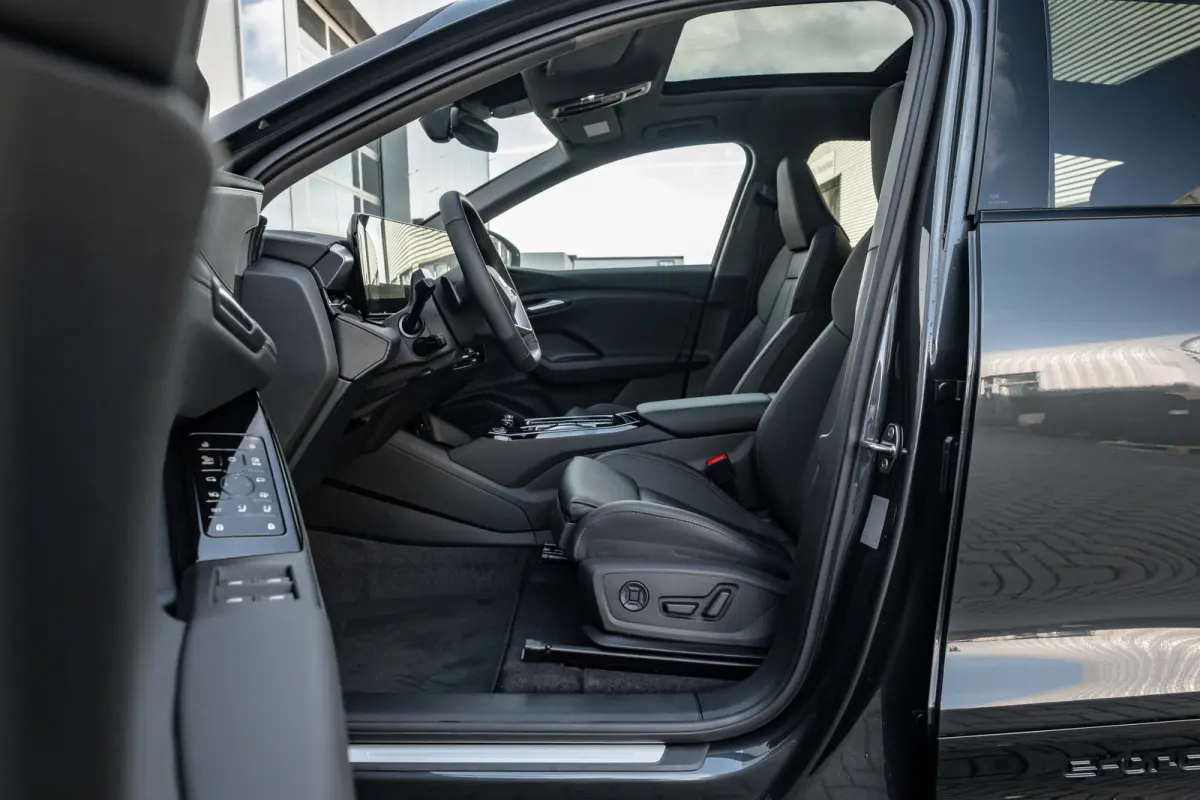Advanced edition | Adaptive air suspension | Adaptive cruise control | Audi sound system