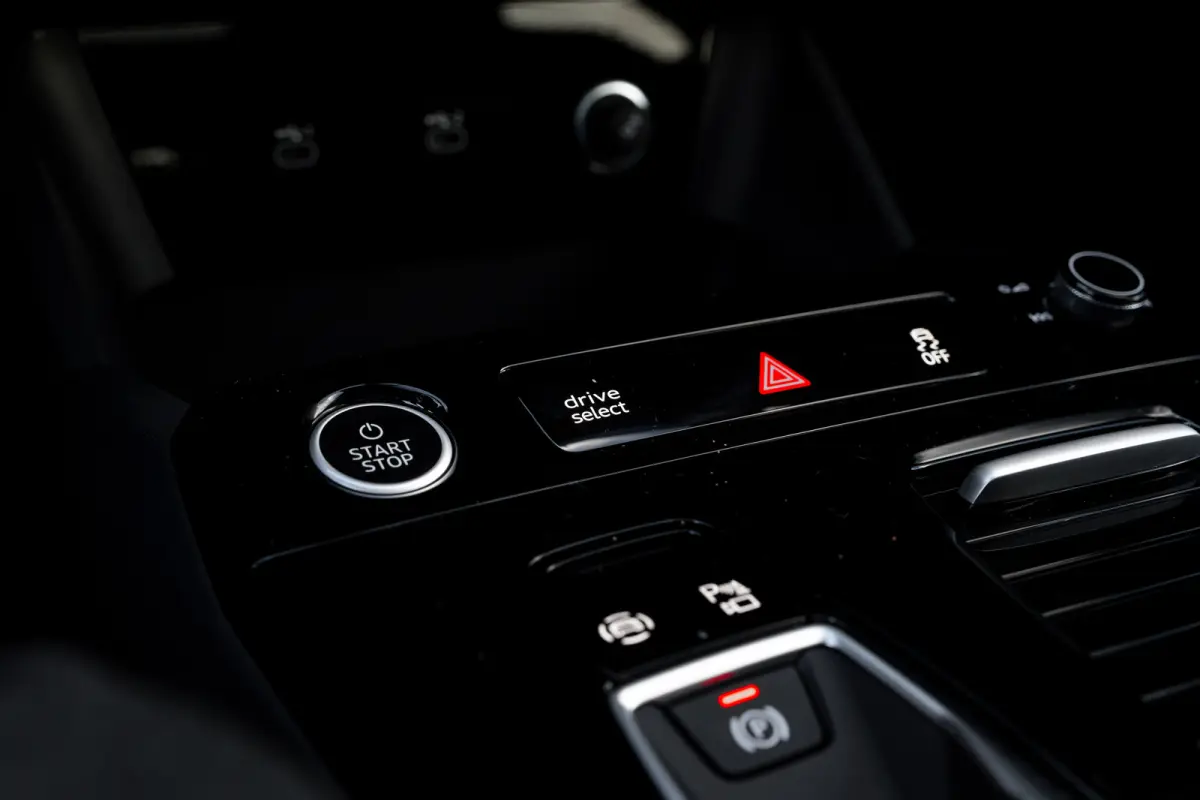 Advanced edition | Adaptive air suspension | Adaptive cruise control | Audi sound system