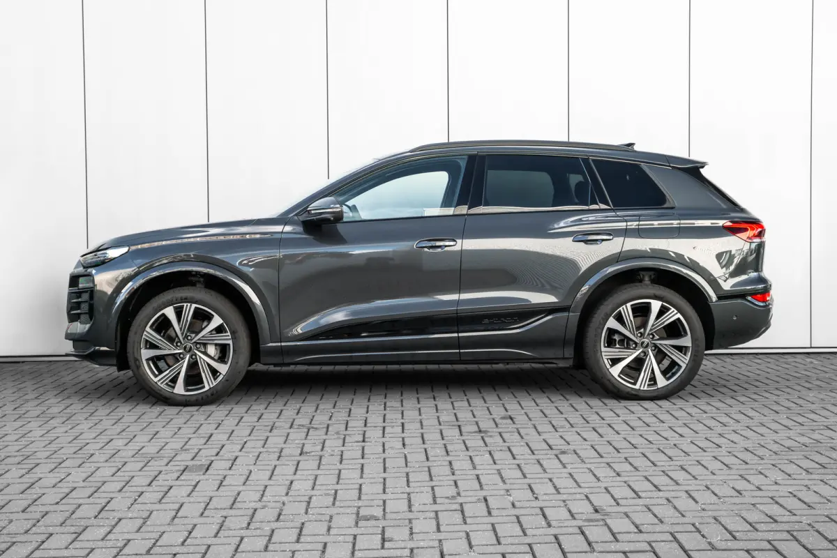 Advanced edition | Adaptive air suspension | Adaptive cruise control | Audi sound system