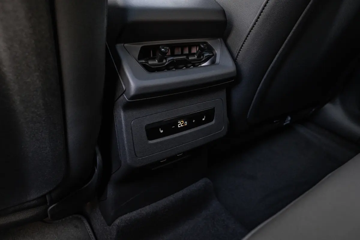 Advanced edition | Adaptive air suspension | Adaptive cruise control | Audi sound system