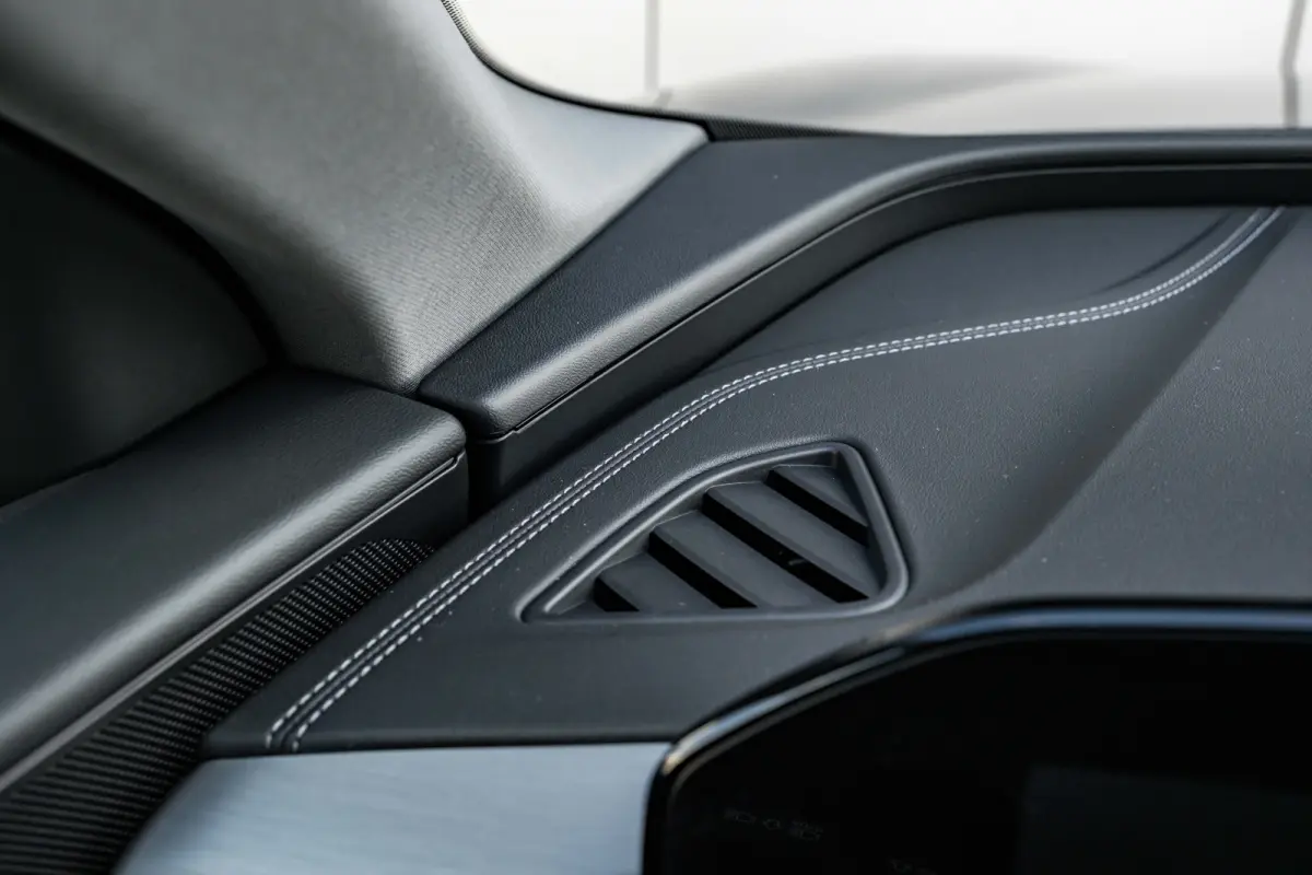 Advanced edition | Adaptive air suspension | Adaptive cruise control | Audi sound system