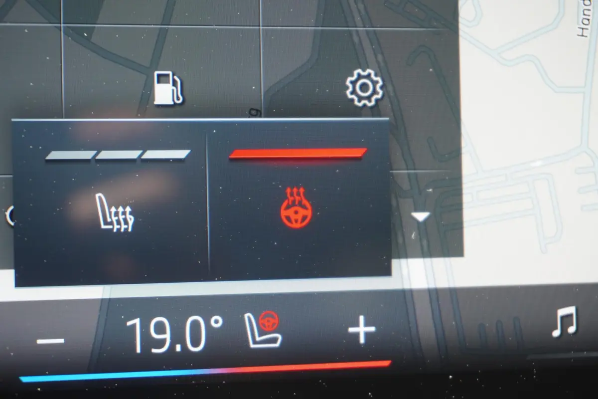 330e | SoH 100% | Elektrisch verstelbare Stoelen | M Sportpakket | Head Up Display |