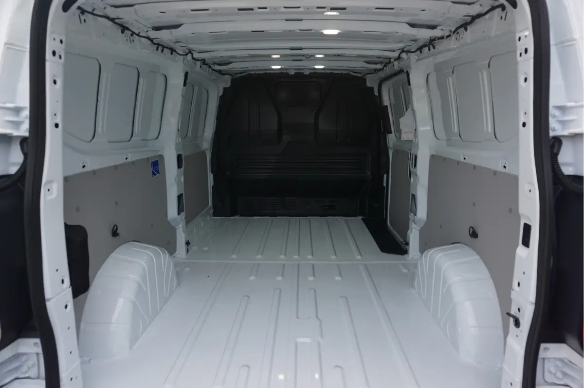 300L 136PK Trend BPM VRIJ!! Apple CP/Android A, Camera 2.8T Trekgewicht!! NR. J808*