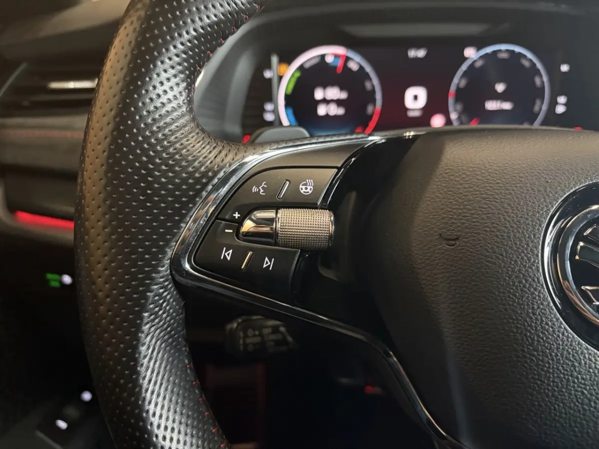 1.4 TSI RS iV PHEV Business panodak | stoelverw | navigatie |