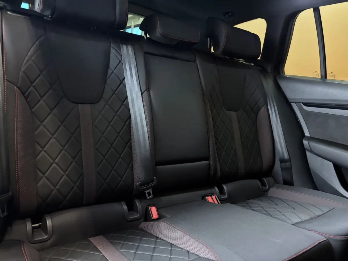 1.4 TSI RS iV PHEV Business panodak | stoelverw | navigatie |