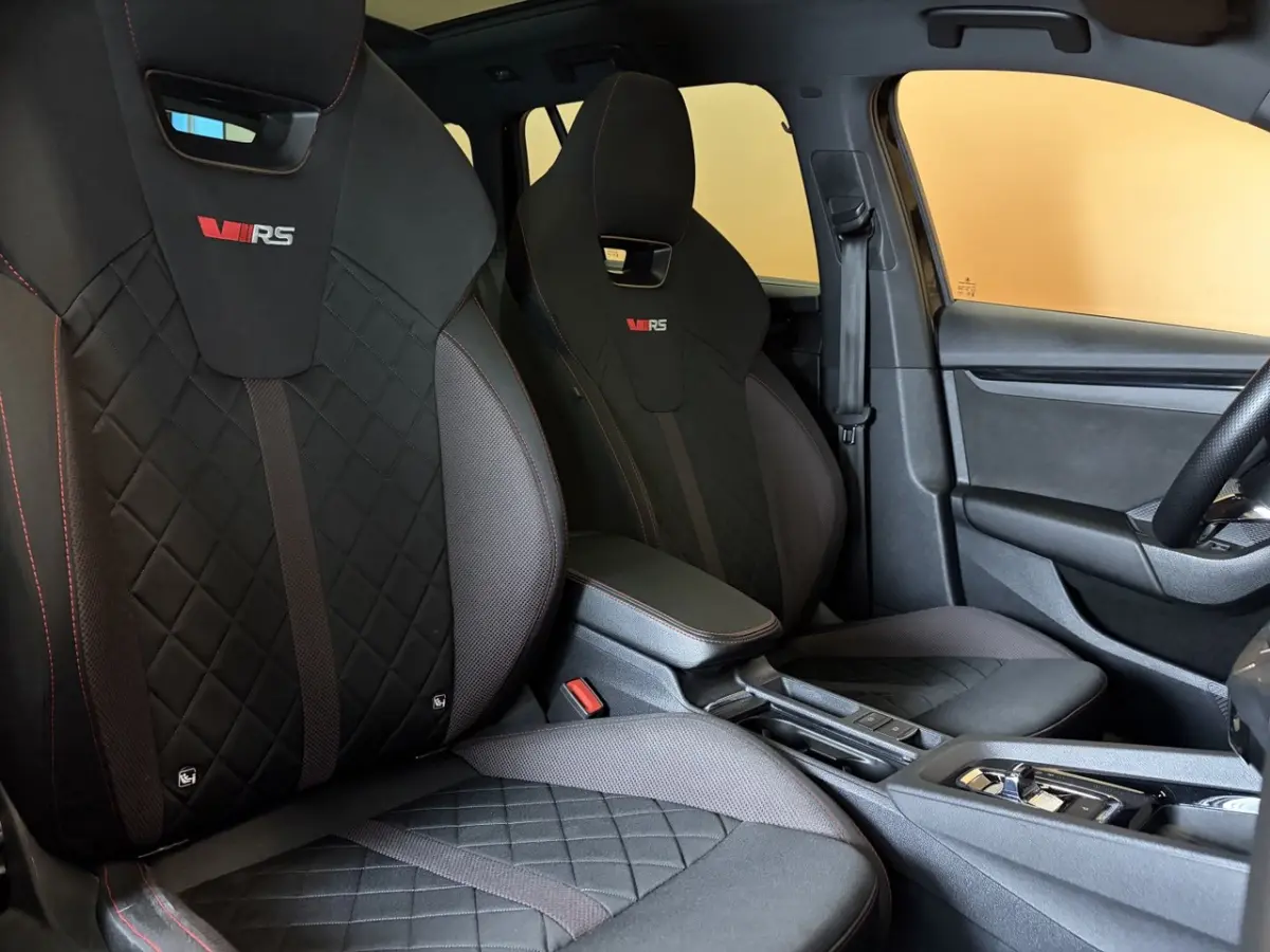 1.4 TSI RS iV PHEV Business panodak | stoelverw | navigatie |