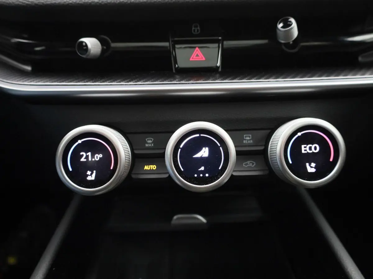 1.5 TSI PHEV Sportline Business 204 PK| Panoramadak | Trekhaak | 19 Inch Velgen | Canton Audio | Navigatie