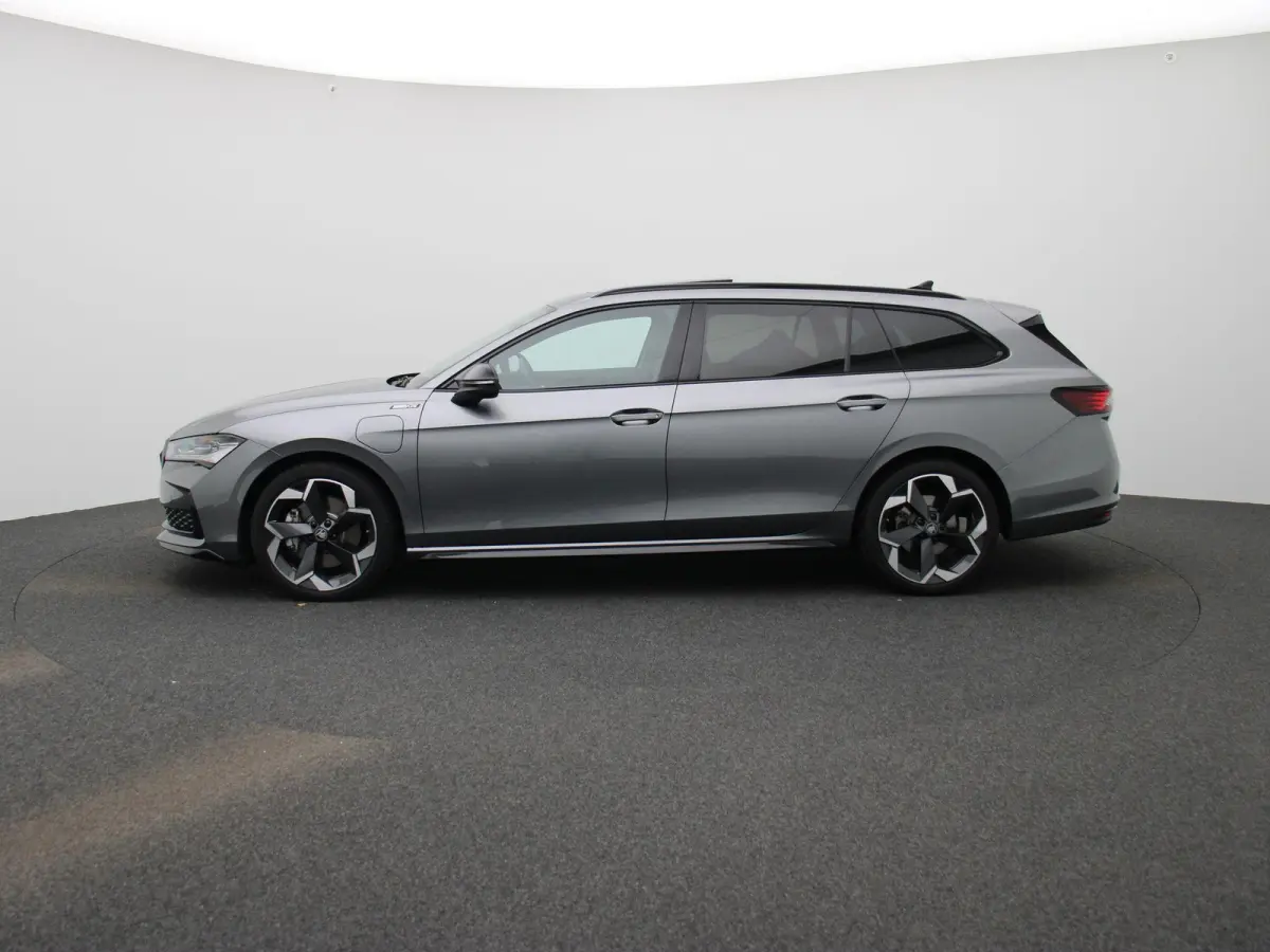 1.5 TSI PHEV Sportline Business 204 PK| Panoramadak | Trekhaak | 19 Inch Velgen | Canton Audio | Navigatie