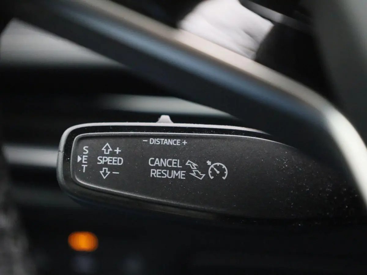 1.5 TSI PHEV Sportline Business 204 PK| Panoramadak | Trekhaak | 19 Inch Velgen | Canton Audio | Navigatie