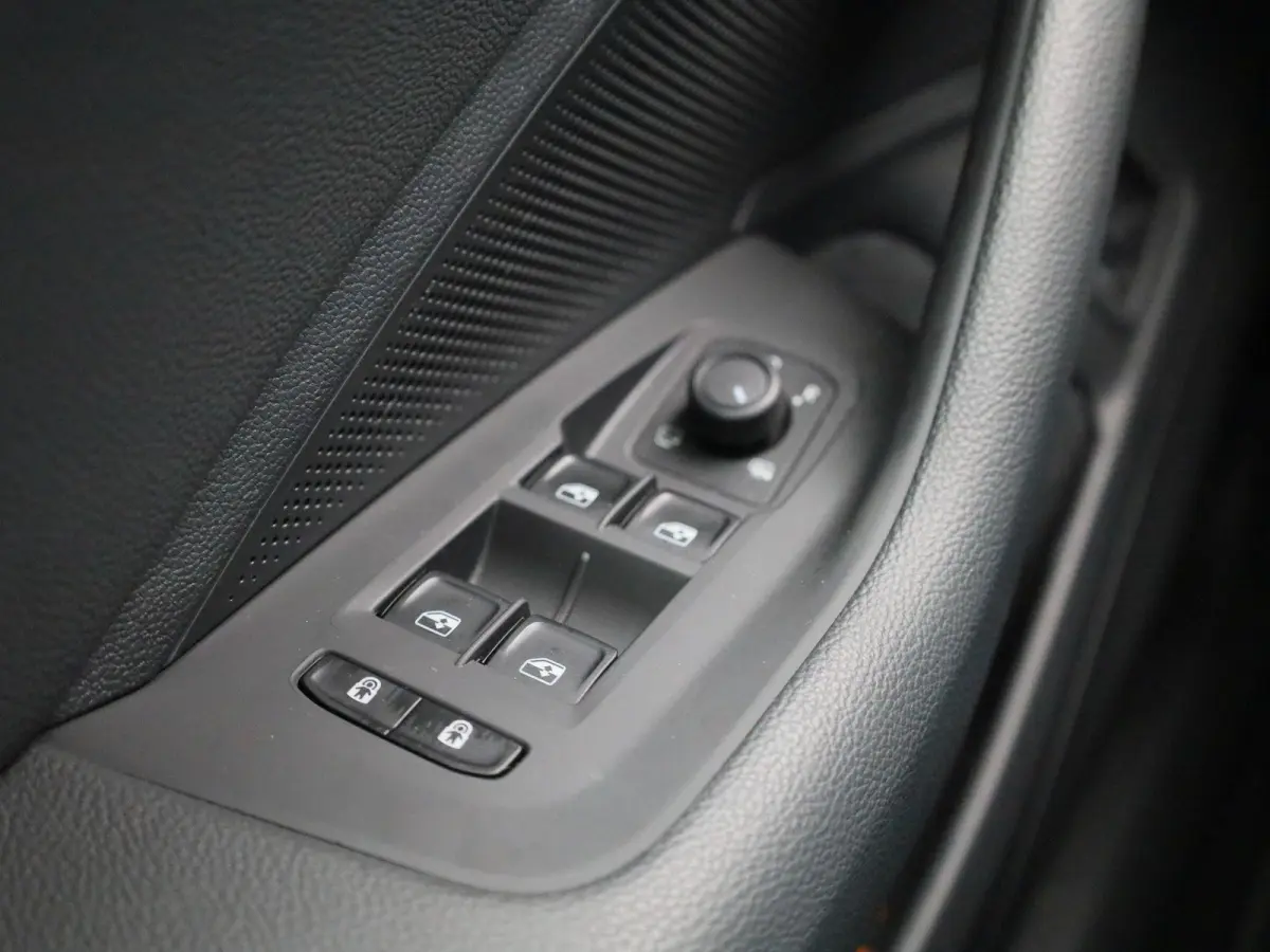 1.5 TSI PHEV Sportline Business 204 PK| Panoramadak | Trekhaak | 19 Inch Velgen | Canton Audio | Navigatie