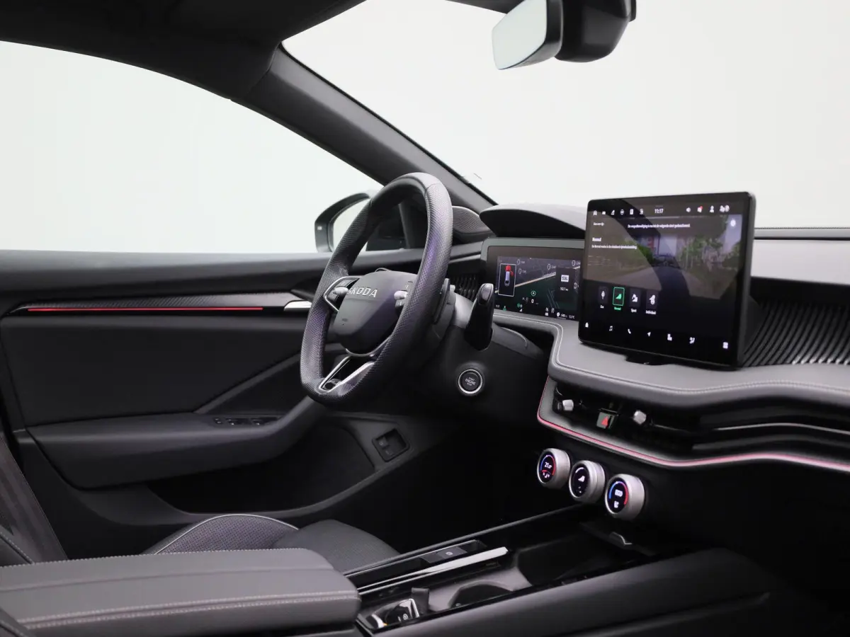 1.5 TSI PHEV Sportline Business 204 PK| Panoramadak | Trekhaak | 19 Inch Velgen | Canton Audio | Navigatie
