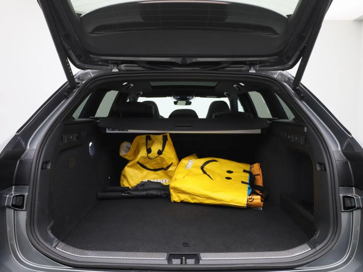 1.5 TSI PHEV Sportline Business 204 PK| Panoramadak | Trekhaak | 19 Inch Velgen | Canton Audio | Navigatie