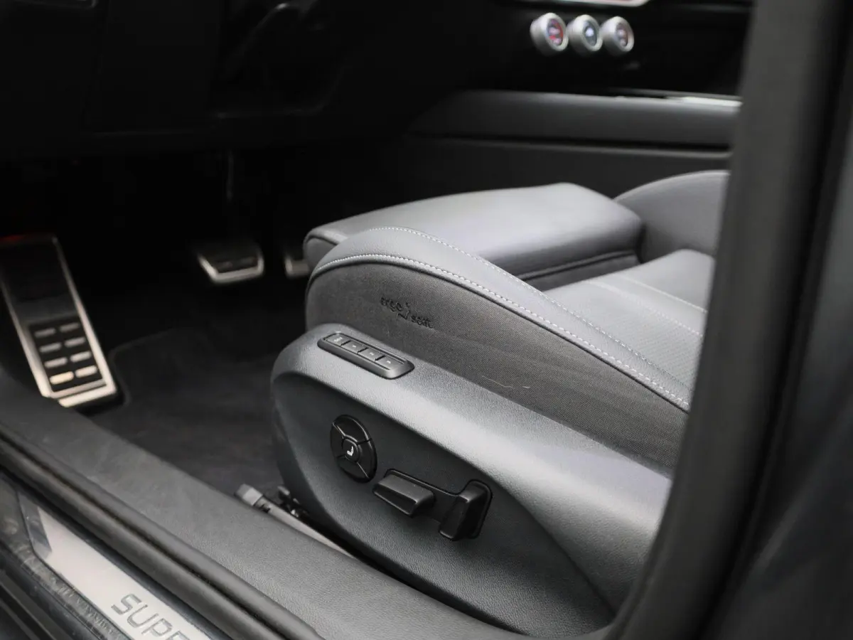 1.5 TSI PHEV Sportline Business 204 PK| Panoramadak | Trekhaak | 19 Inch Velgen | Canton Audio | Navigatie