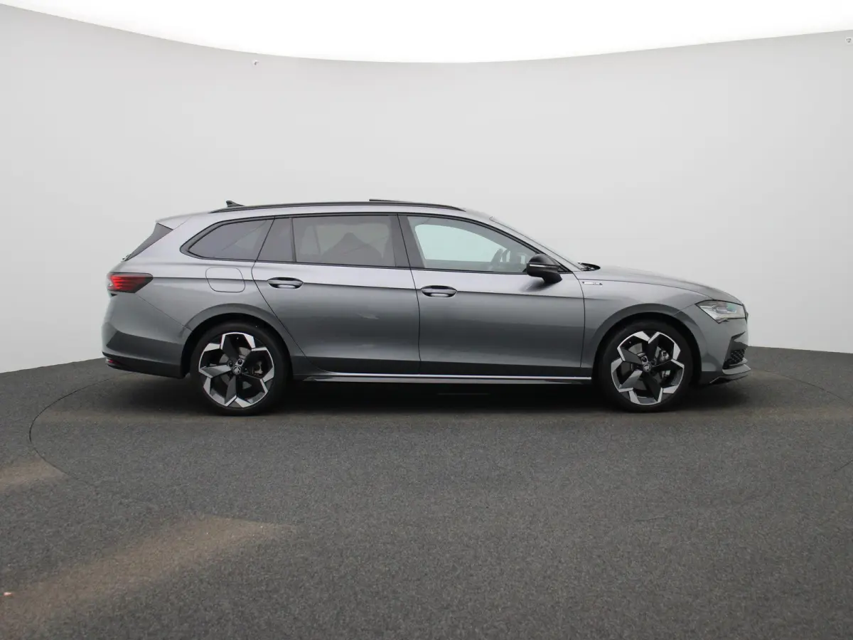 1.5 TSI PHEV Sportline Business 204 PK| Panoramadak | Trekhaak | 19 Inch Velgen | Canton Audio | Navigatie