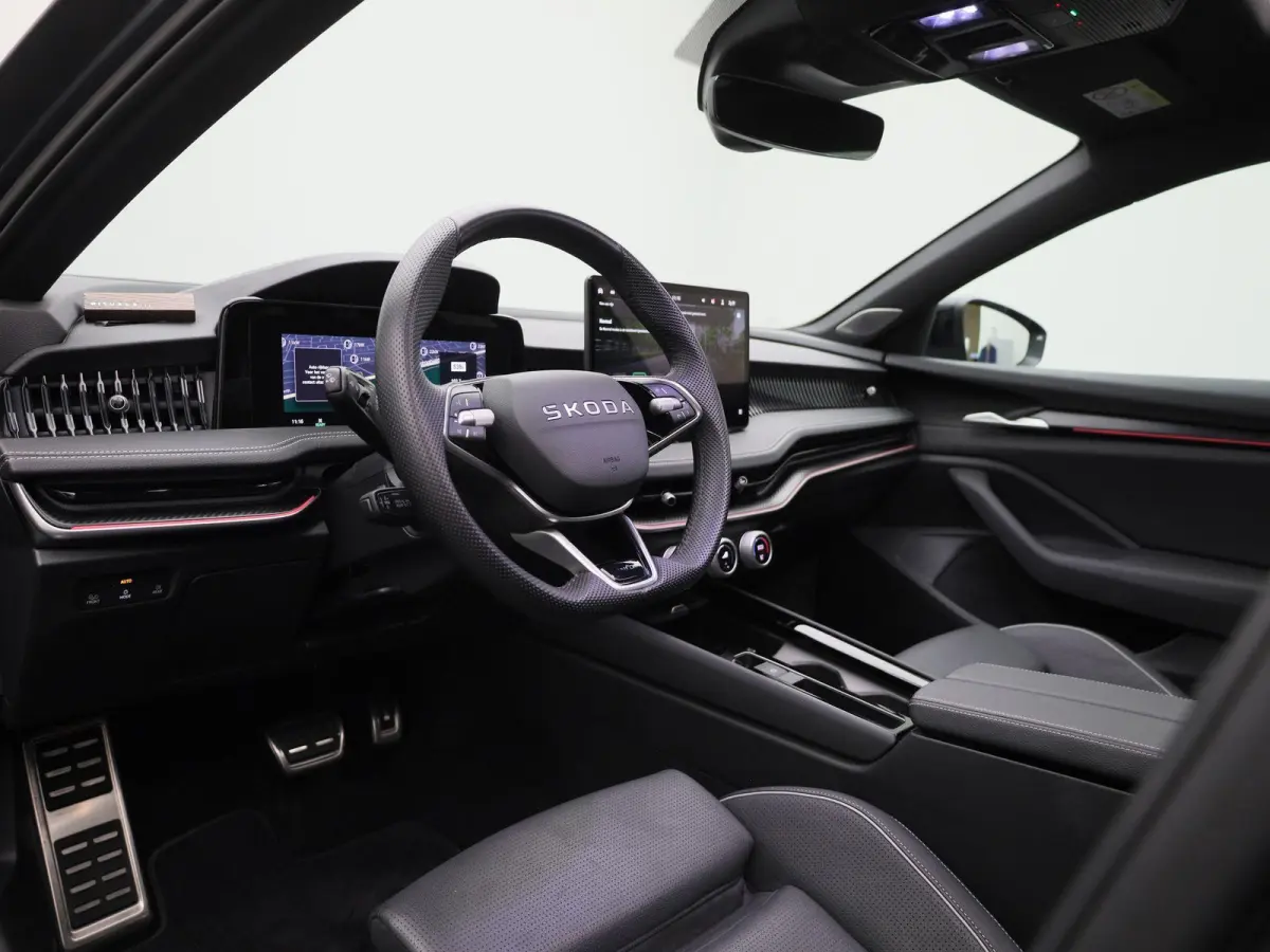 1.5 TSI PHEV Sportline Business 204 PK| Panoramadak | Trekhaak | 19 Inch Velgen | Canton Audio | Navigatie