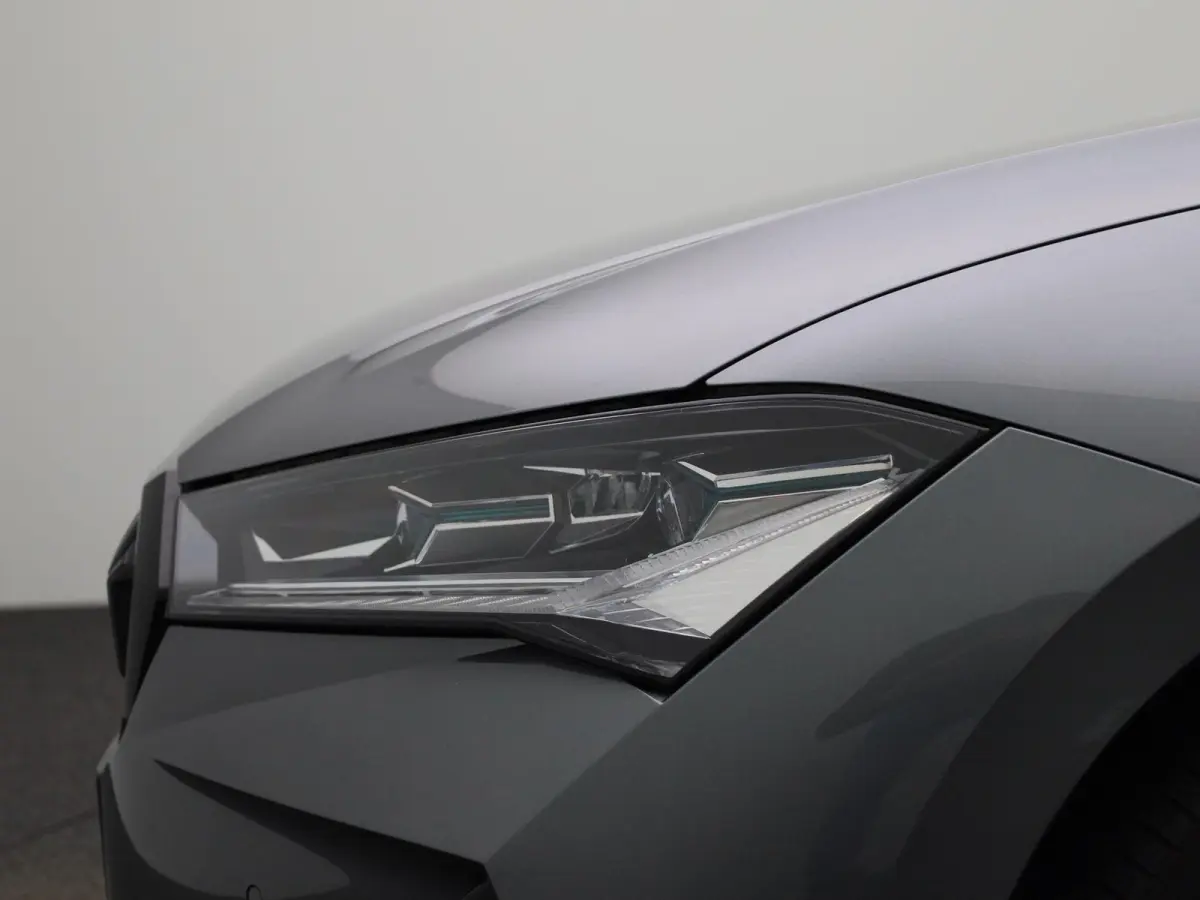 1.5 TSI PHEV Sportline Business 204 PK| Panoramadak | Trekhaak | 19 Inch Velgen | Canton Audio | Navigatie