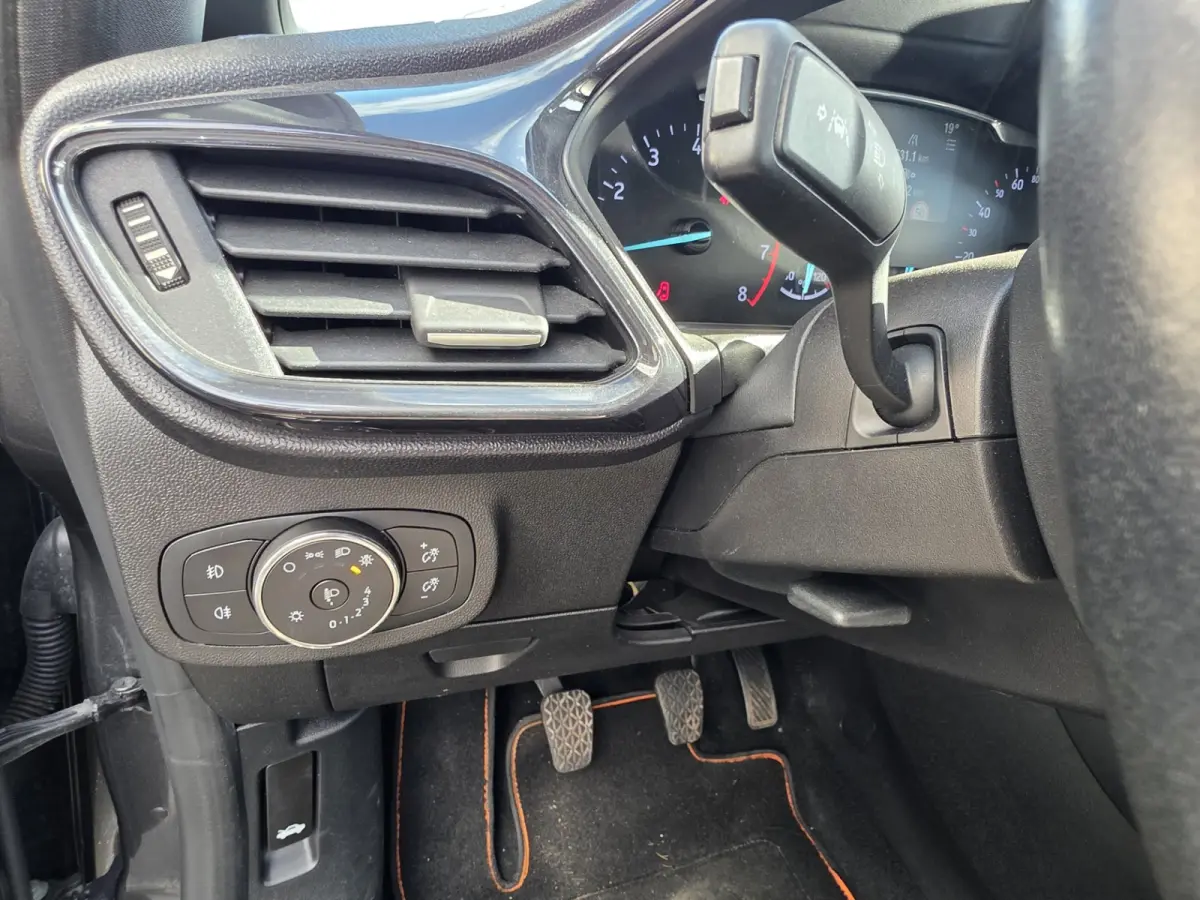 1.0 EcoBoost Active X – CarPlay – Trekhaak – LED – Navigatie