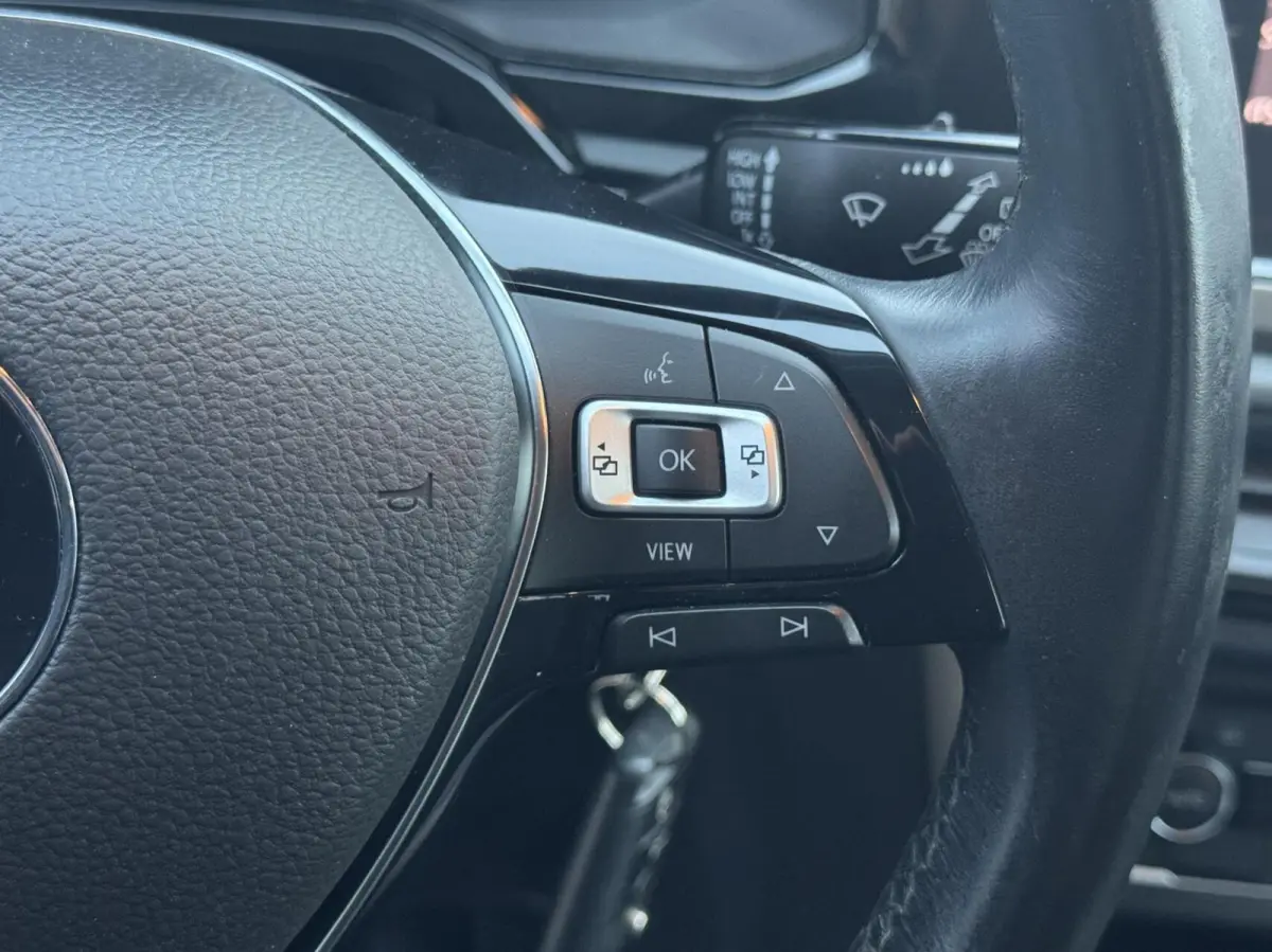 1.0 TSI Highline Business R Navi/ CarPlay