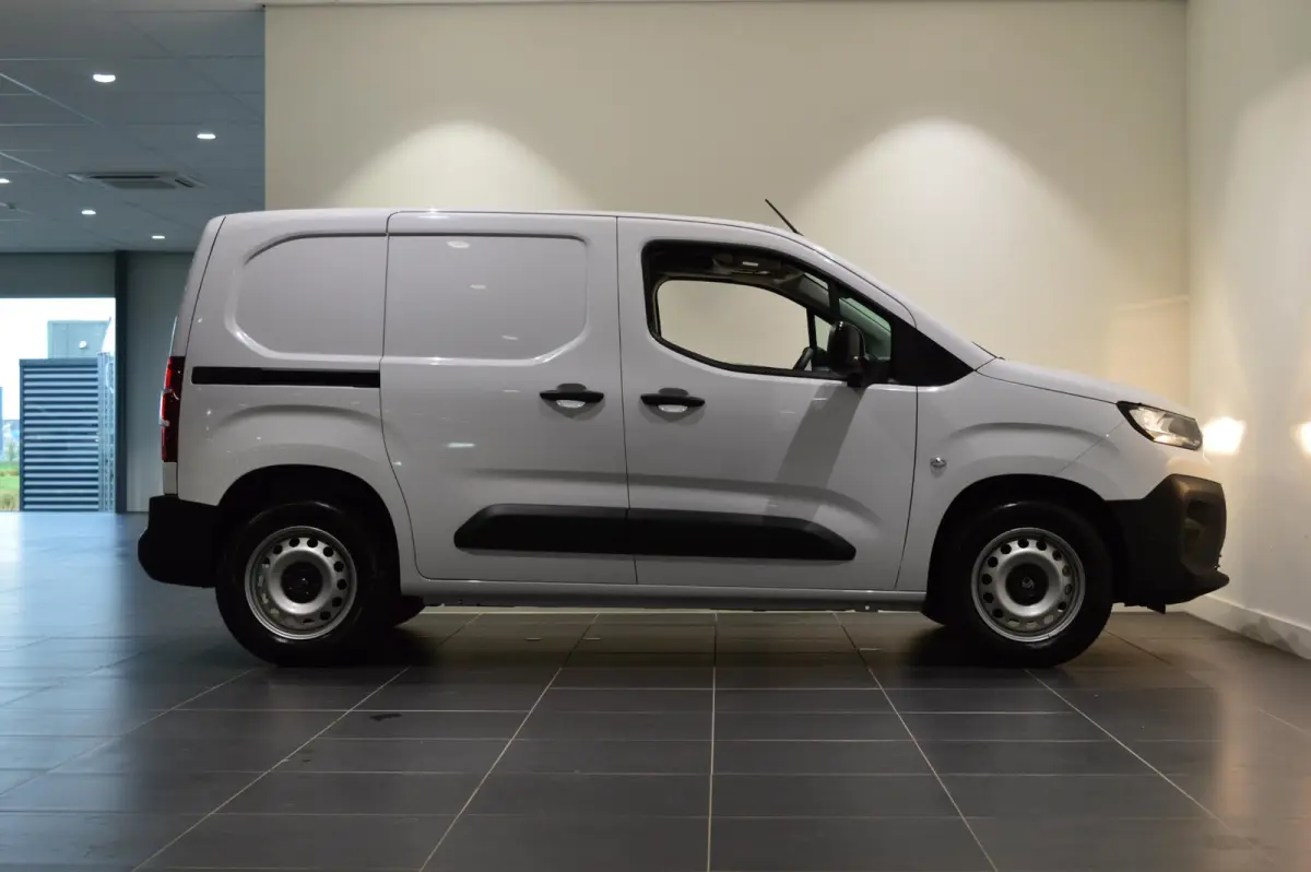 136 L1 50 kWh - NIEUW UIT VOORRAAD LEVERBAAR - DIRECT RIJDEN! - ALLSEASON BANDEN!