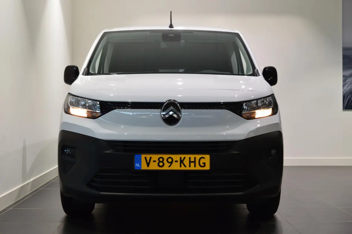 136 L1 50 kWh - NIEUW UIT VOORRAAD LEVERBAAR - DIRECT RIJDEN! - ALLSEASON BANDEN!