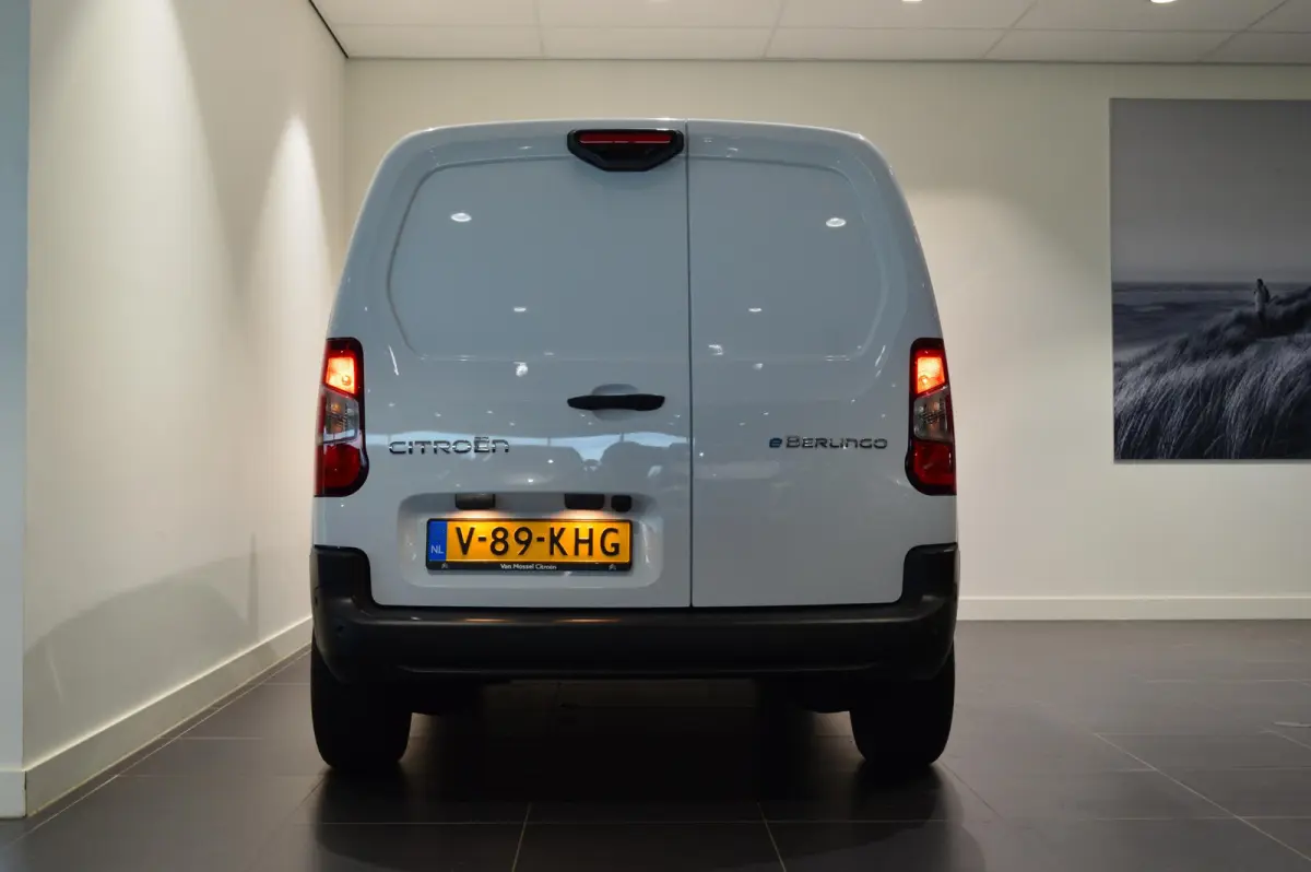 136 L1 50 kWh - NIEUW UIT VOORRAAD LEVERBAAR - DIRECT RIJDEN! - ALLSEASON BANDEN!